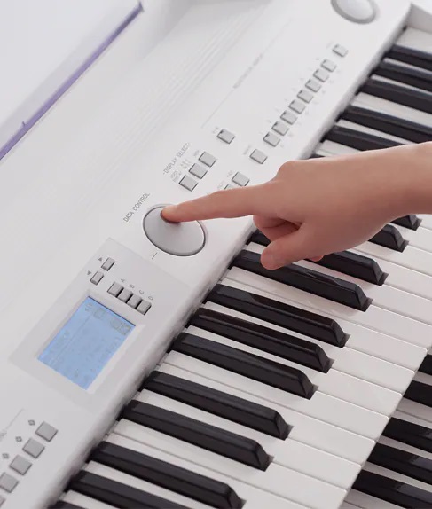 Yamaha ELB-02 dễ dàng sử dụng