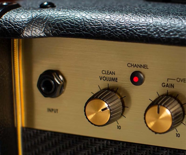 amply đàn Guitar Marshall MG15G hiện đại