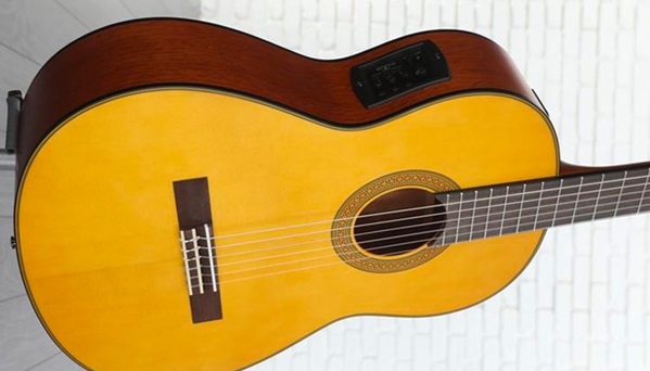 Đàn guitar Yamaha CGX122MS kết nối ấn tượng